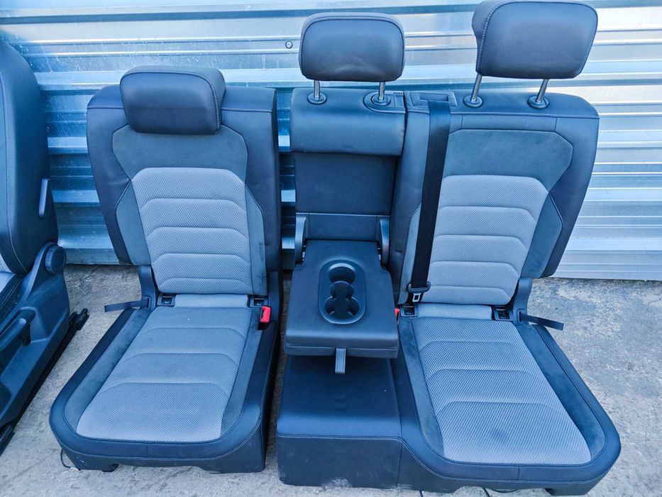 Много запазен R-Line кожен салон с алкантара и текстил VW Tiguan 2021