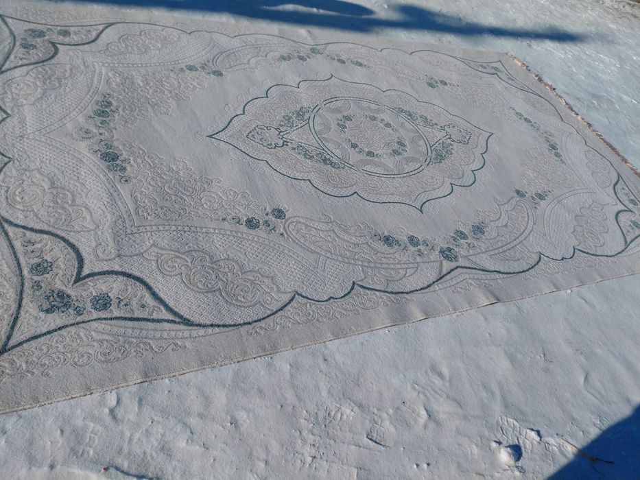 Ковры разные ,стульчики шт 5