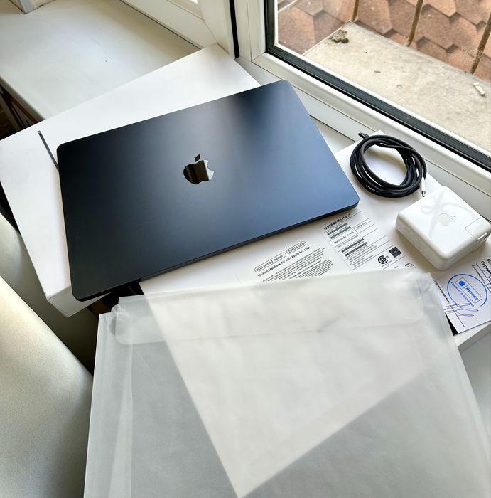 MacBook Air M2 15-inch Midnight 8/256GB