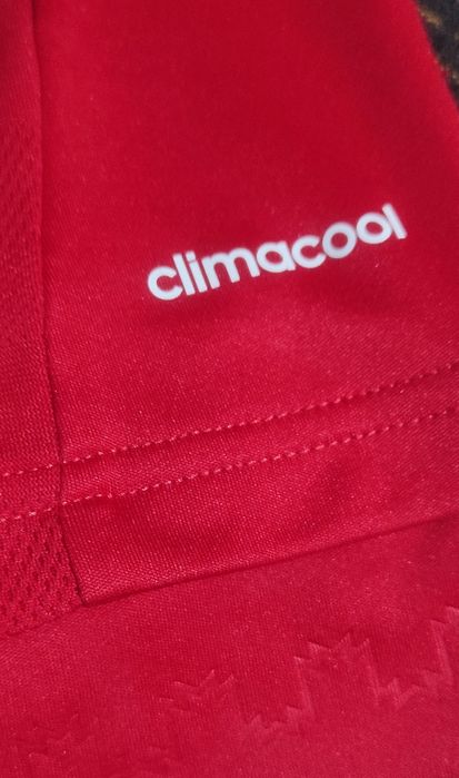 Чисто нова тениска на Манчестър Юнайтед сезон 2015/16, размер XS