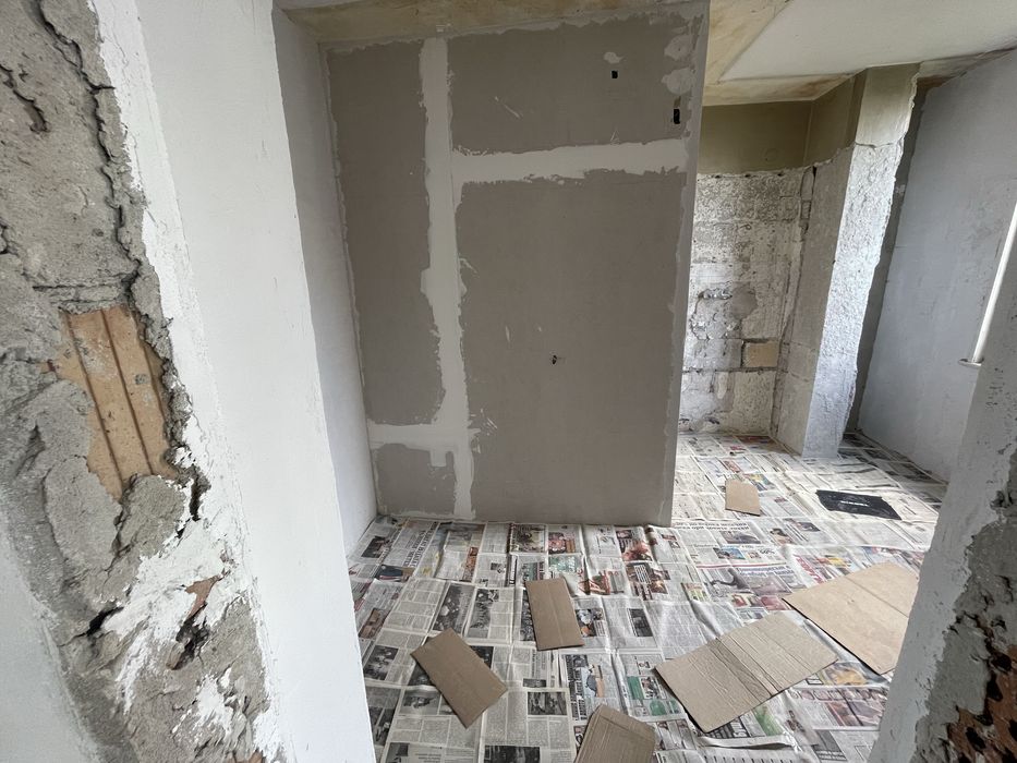 (Санира се) Четиристаен Тухлен Апартамент До Кенана 93кв