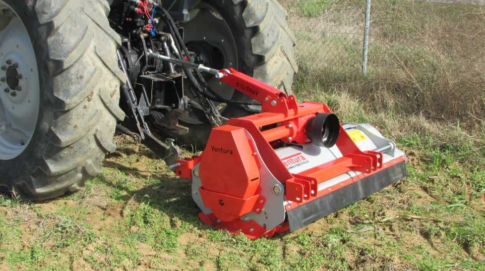 Tocator de vegetatie reversibil de la Ventura, tractoare 40-100 cai