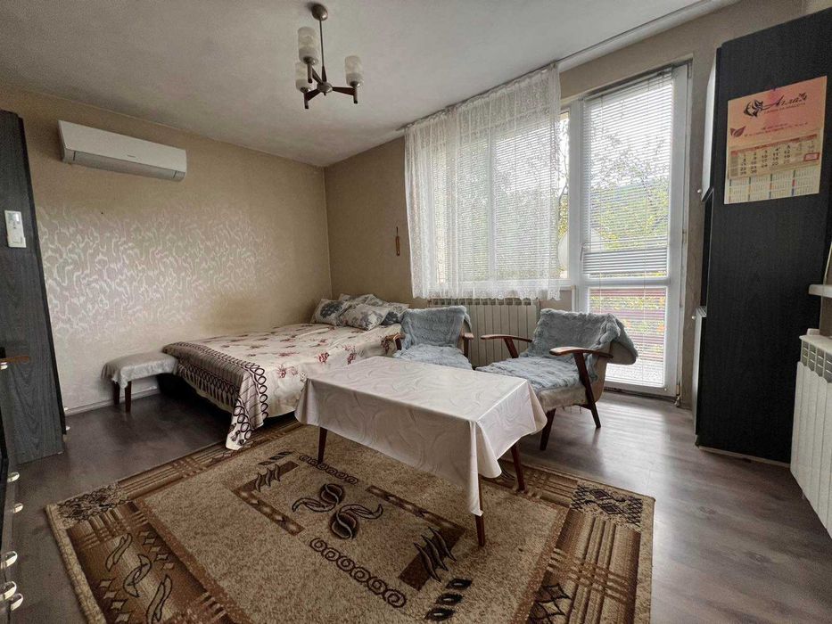 с. Горна Диканя, масивна къща с лок. отопление и геран