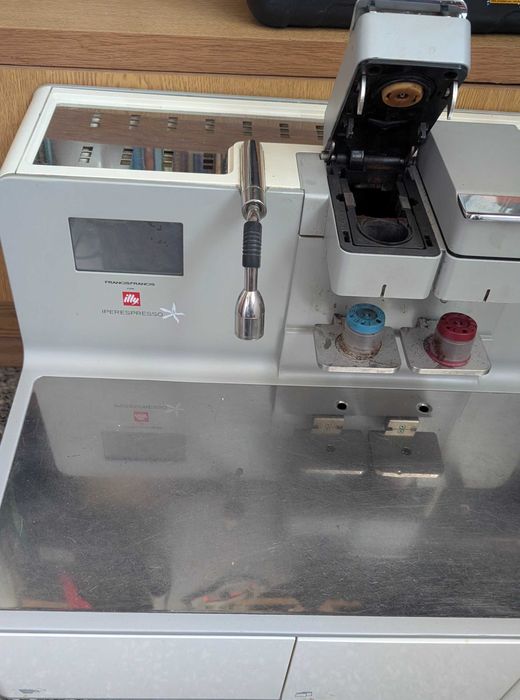 Професионална кафе машина illy