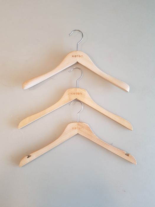 Нови дървени закачалки