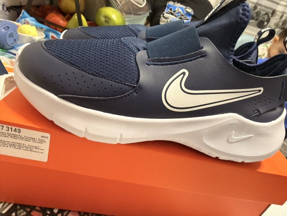 Adidasi nike noi in cutie