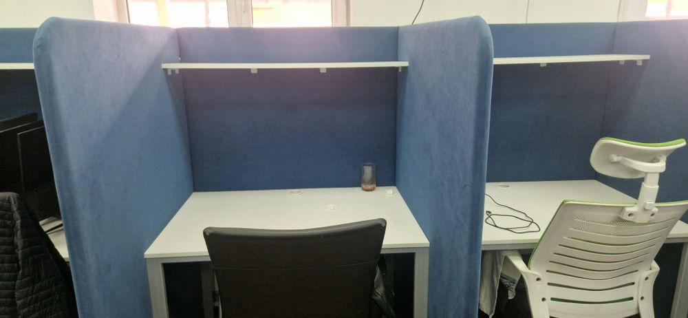 Столы с мягкими перегородками