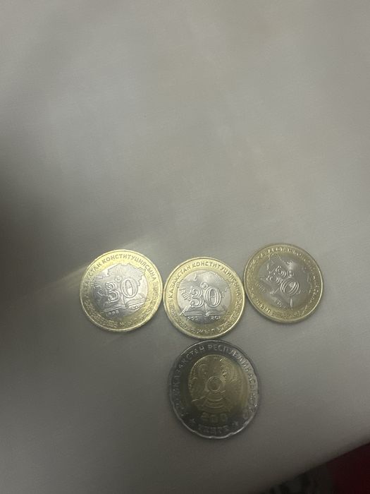 100 теңге 200теңге