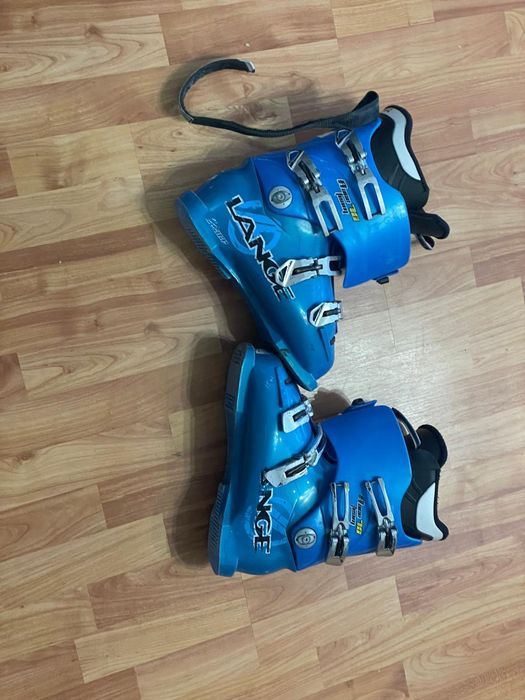 Vând urgent echipamente  de Skiat