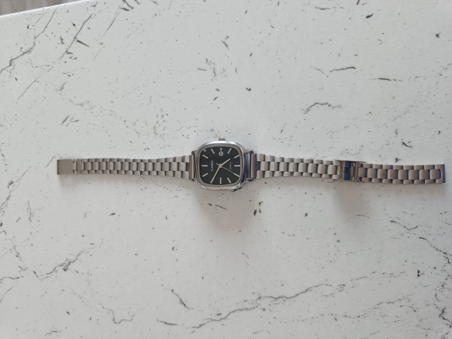 Продаю часы женские