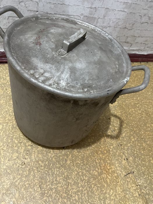 Кастрюля алюминиевая большая