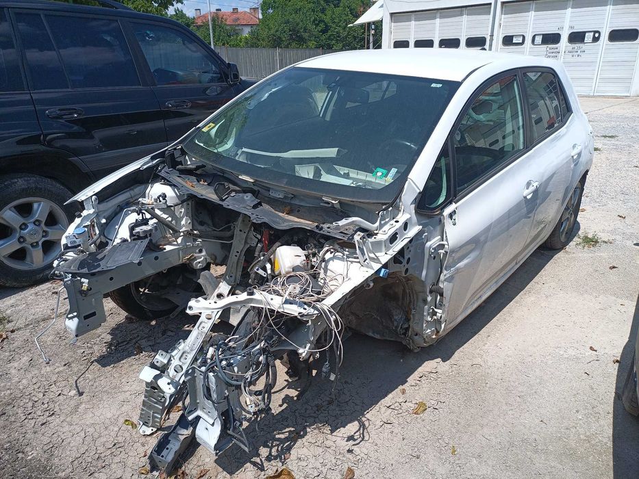 Тойота Аурис 2009-2012