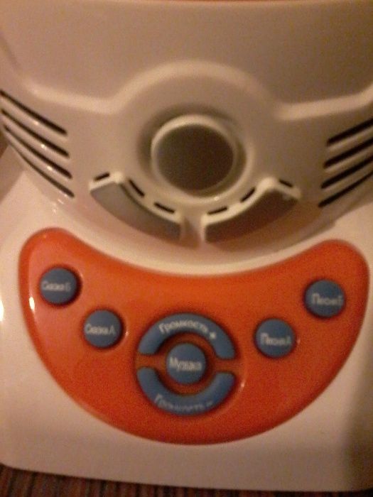 Игрушка робот поёт детские песни и рассказывает сказки