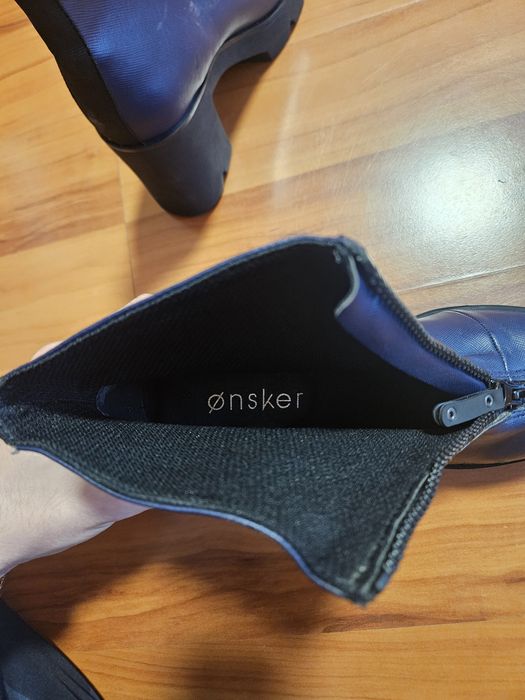 Чисто нови кожени боти