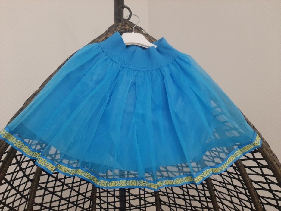 Нарядные платье и юбки для девочек