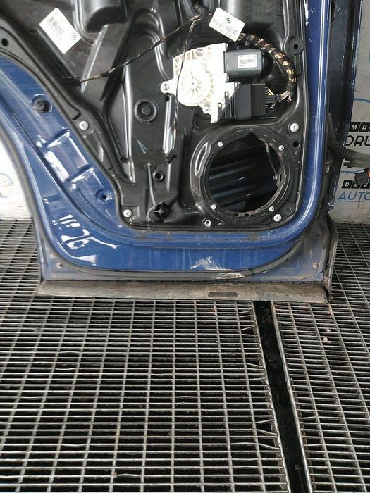 Usa Stanga Spate Volkswagen Tiguan 5N 2007 - 2011 SUV 4 Usi Albastru (1114) ZGÂRIATA