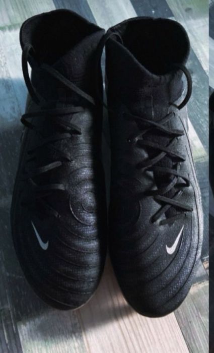 Бутонки Nike 105 €