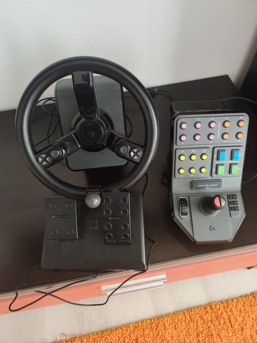 Volan Logitech + Pedale + Side Panel Saitek
