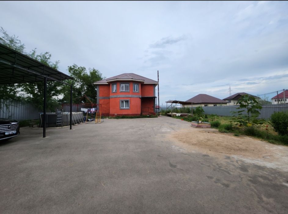 Дом 6 комнатный, 220 кв