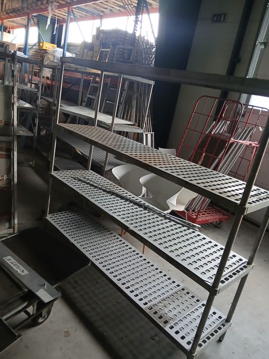 Vând rafturi profesionale din aluminiu cu polițe din plastic