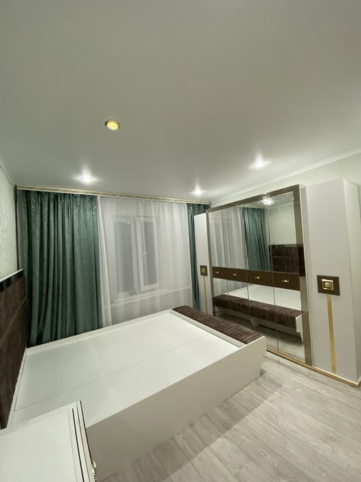 Продаю спальный гарнитур