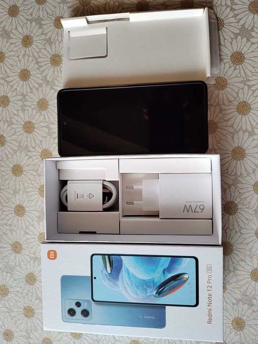 Продавам два телефона-Motorola Edge 30 5G и Redmi Note 12 Pro 5G(продават се и поотделно)