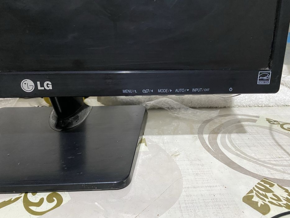Монитор LG 20 дюймов