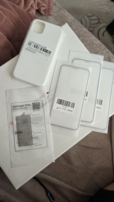 Husa silicon protectie Iphone 11 si folii de protectie - 4 buc