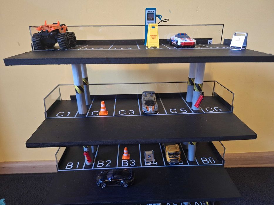 Детски паркинг гараж (ръчна изработка)