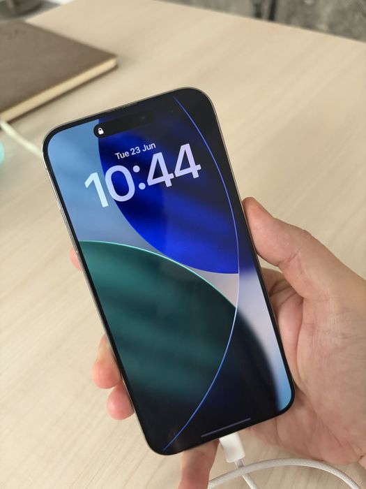 Vând iPhone 15 Pro Max 256 GB, culoare Grey Titanium