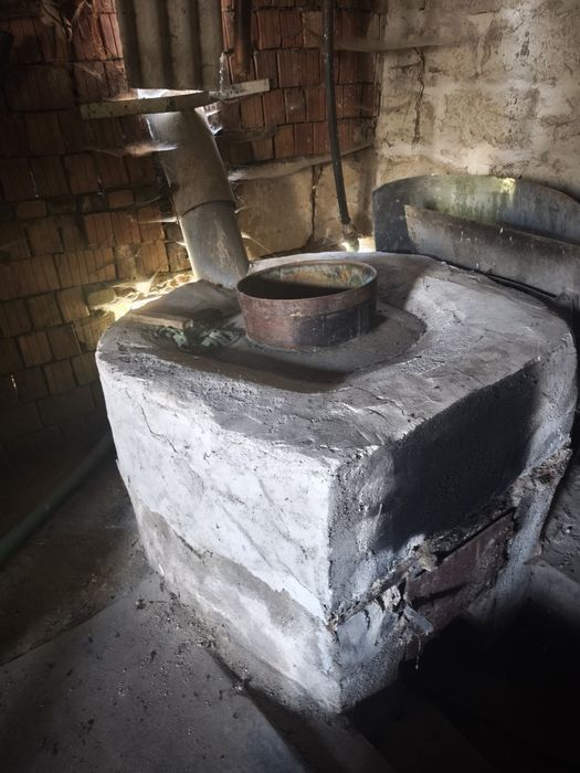 Vând 2 cazane tradiționale de țuică vechi, de 750 și 400 de litri