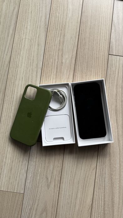 Black Iphone 12 - 64GB