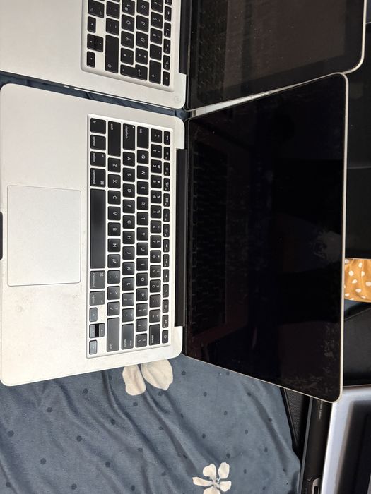 vand 3 macbook fara incarcatoare