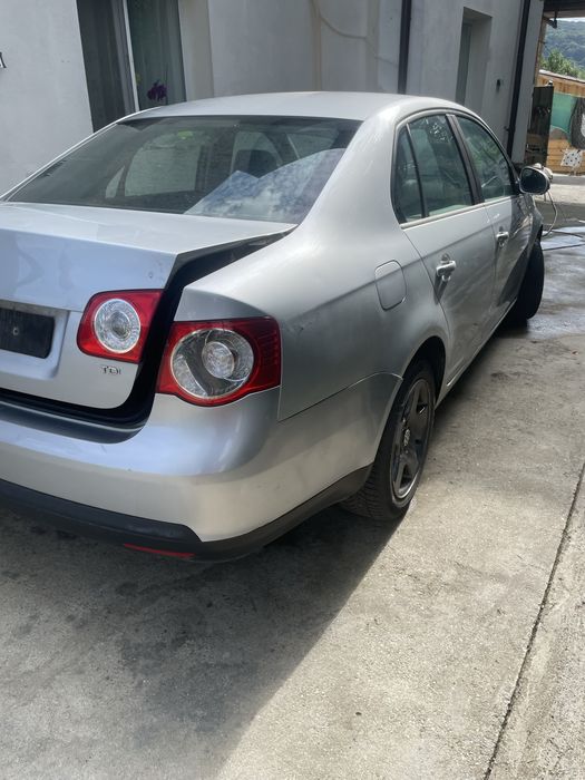 Dezmembrez vw jetta golf 1.9 bxe
