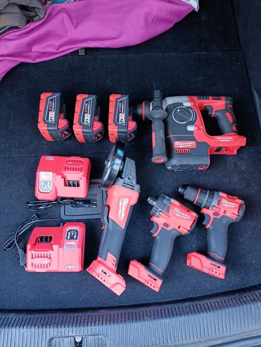 Vând schimb scule pe acumulator fara perii