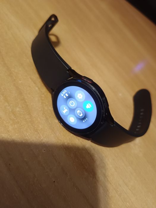 Продам обмен смарт часы GALAXY WATCH 4