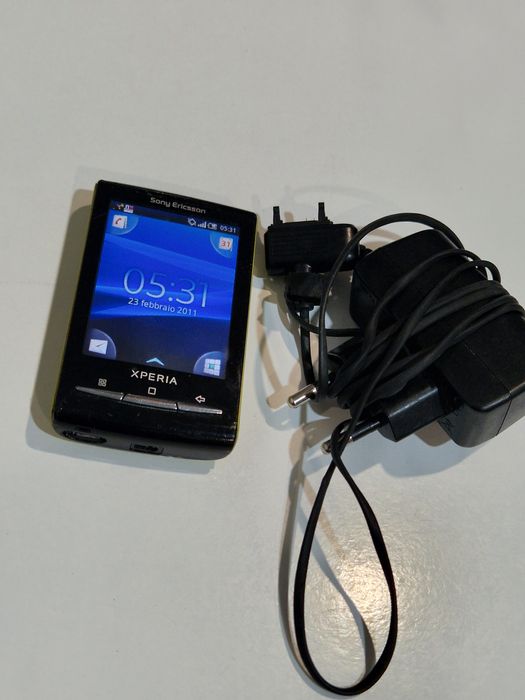 Telefon Sony Ericsson cu incarcator