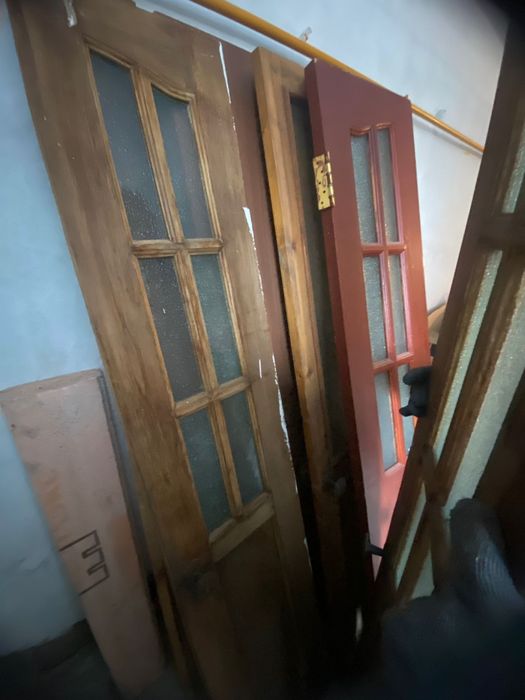 Двери ( парные и отдельные) и кресло