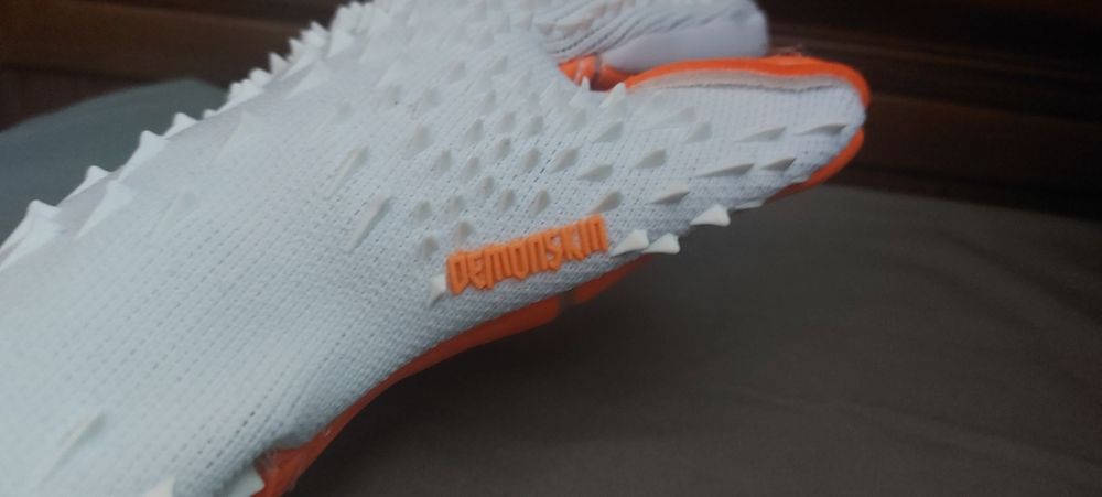 Футболные перчатки  Adidas Predator Demonskin