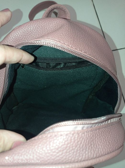 Нова дамска  раница