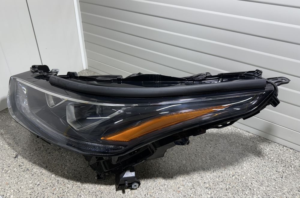 Far stânga  full led Toyota highlander