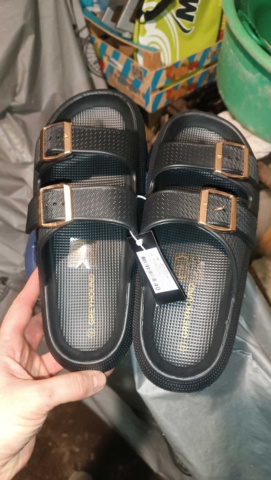 Продавам  чисто нови чехли Greyhound - унисекс са