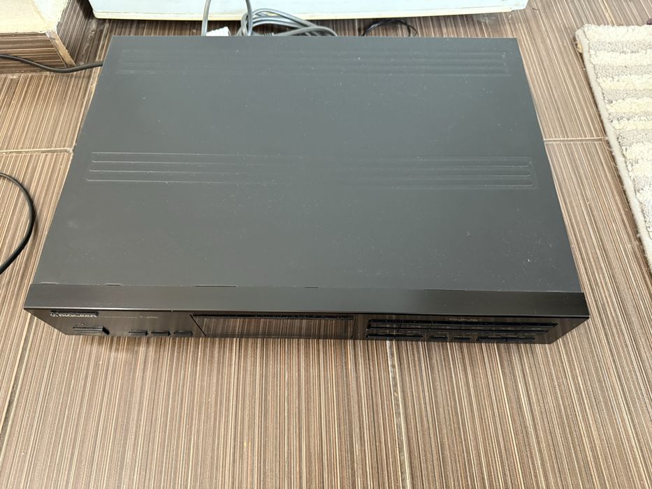 Pioneer F-656 Качествен тунер