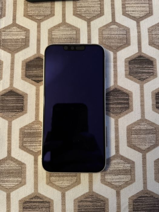 Продавам Iphone 16E