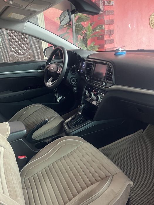 Hyundai Elantra авто