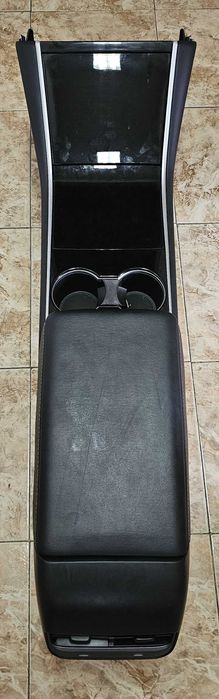 Тесла 3 Централна конзола