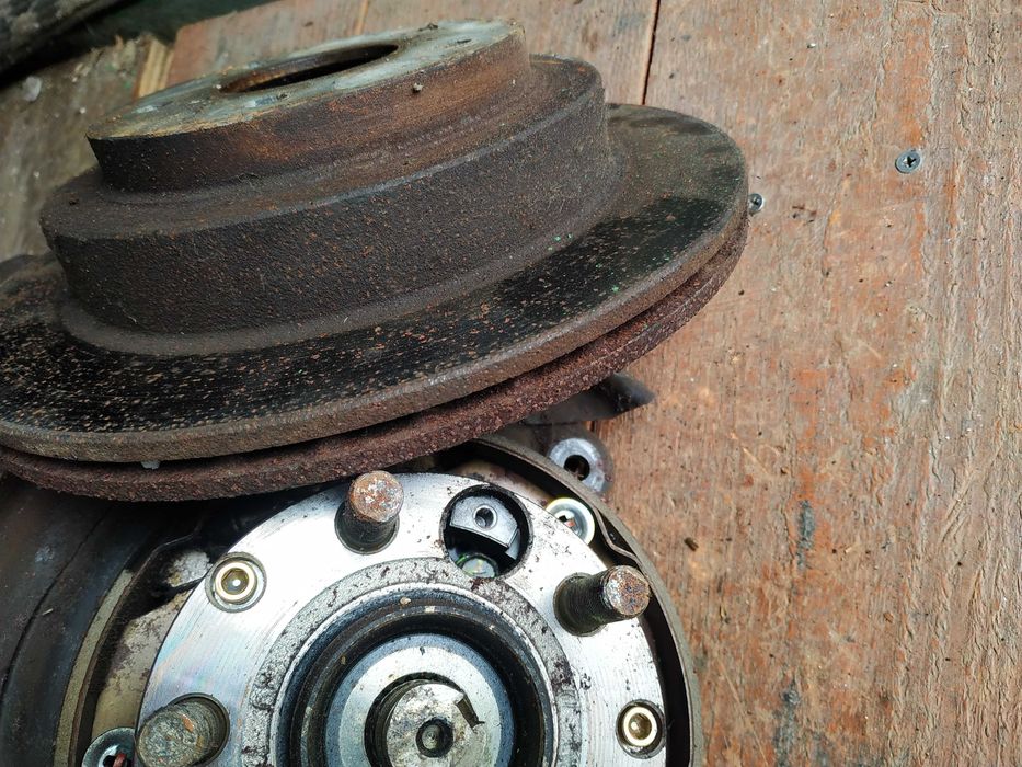 Тормозные суппорта, тормозные диски  на субару!