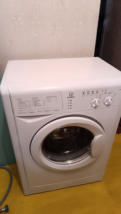Продам стиральную машину Indesit