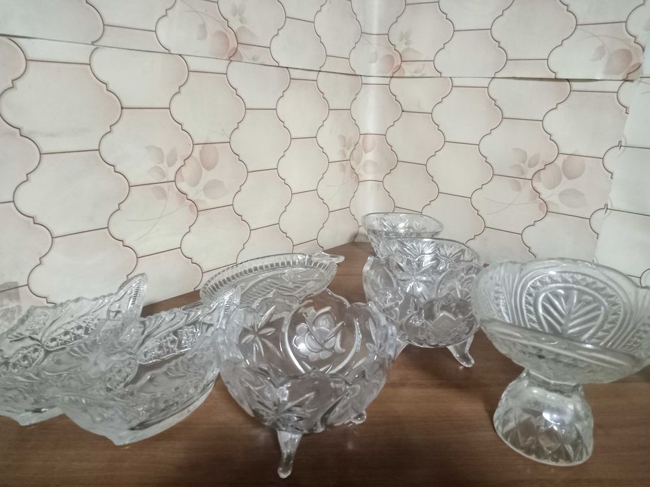 Хрустальные салатницы, вазочки и тд.