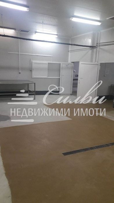 Дава се под наем Промишлена сграда в Шумен, Център - 3000 кв.м за 5100 € - Снимка #2